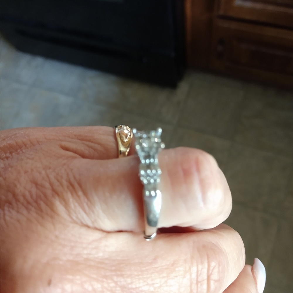 🔥🔥🔥Beautiful diamond ring!! Engagement - Picture 4 of 8